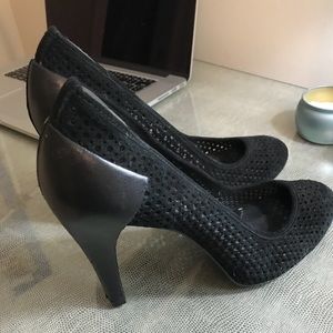 BCBGMAXAZRIA black pumps